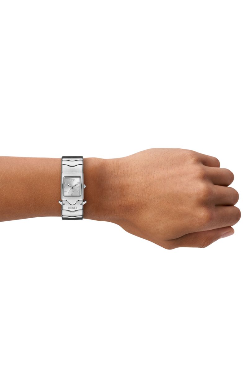 DZ2222-onwristmale.jpg